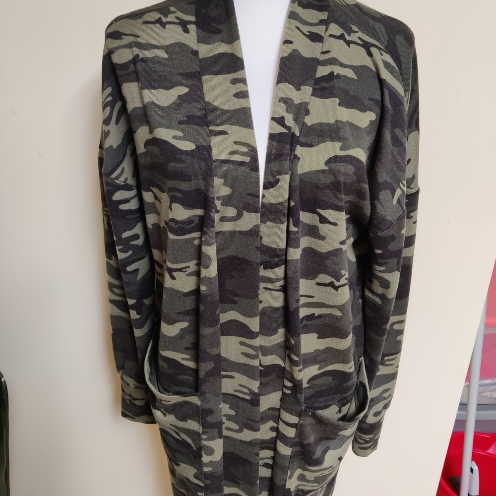 Sanctuary Olive and Black Camo Knit Open Cardigan Size Medium Long Sleeves